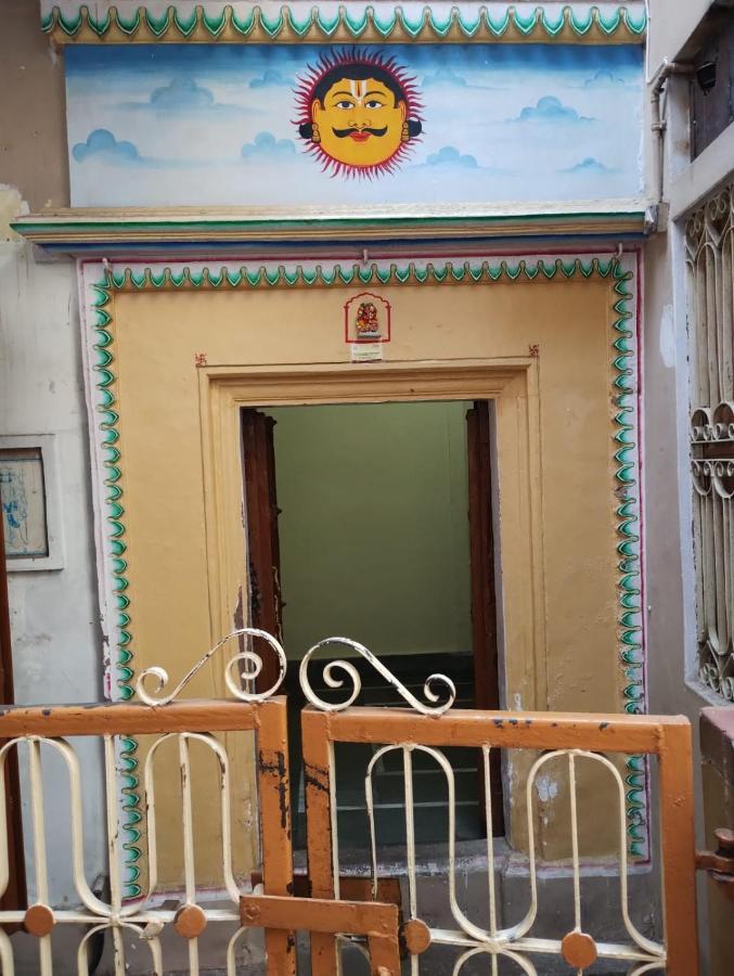Heritage Homestay@Old City Near Ganges Varanasi Bagian luar foto